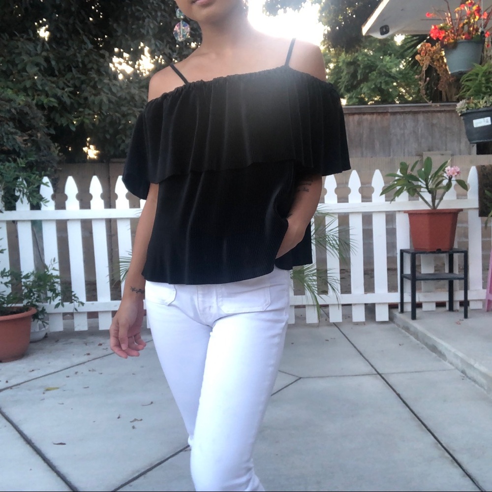 🌈OFF SHOULDER SLINKY PLEATED TOP
